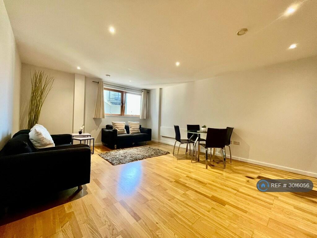 Apartment in Leeds, West Yorkshire - View 4