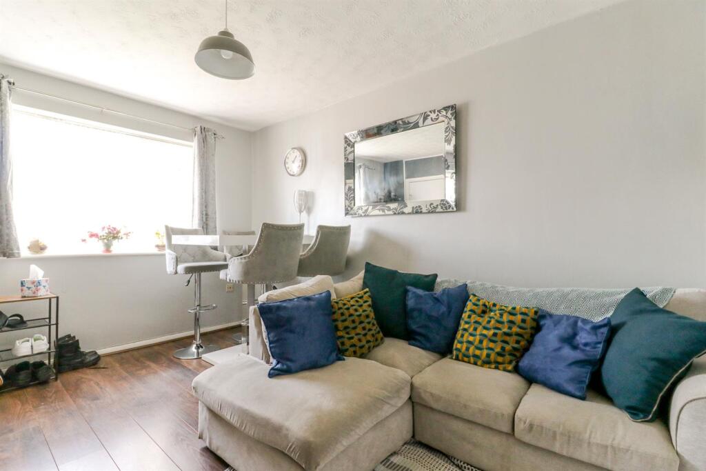 Apartment in London, Enfield Lock - View 2