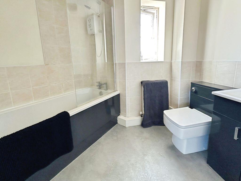 Apartment in Newcastle upon Tyne - View 5