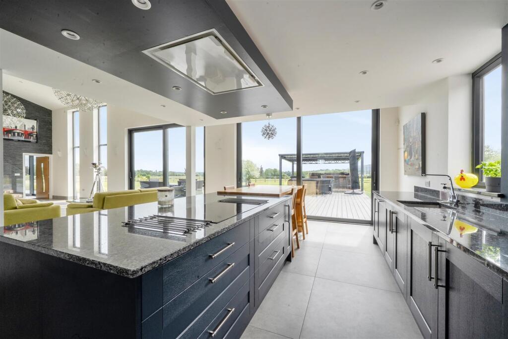 Malthouses, Runnington, Wellington - View 3