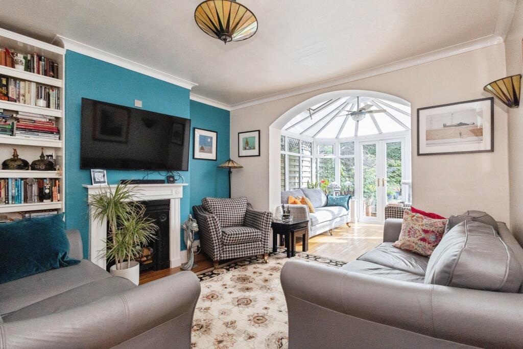 Sunnyside Grove, ASHTON-UNDER-LYNE, Lancashire, OL6 photo 3