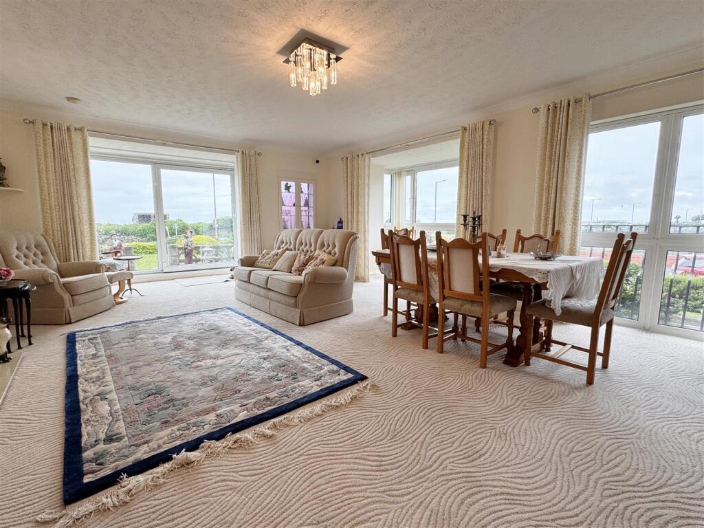 Links Court, South Promenade, Lytham St Annes photo 2