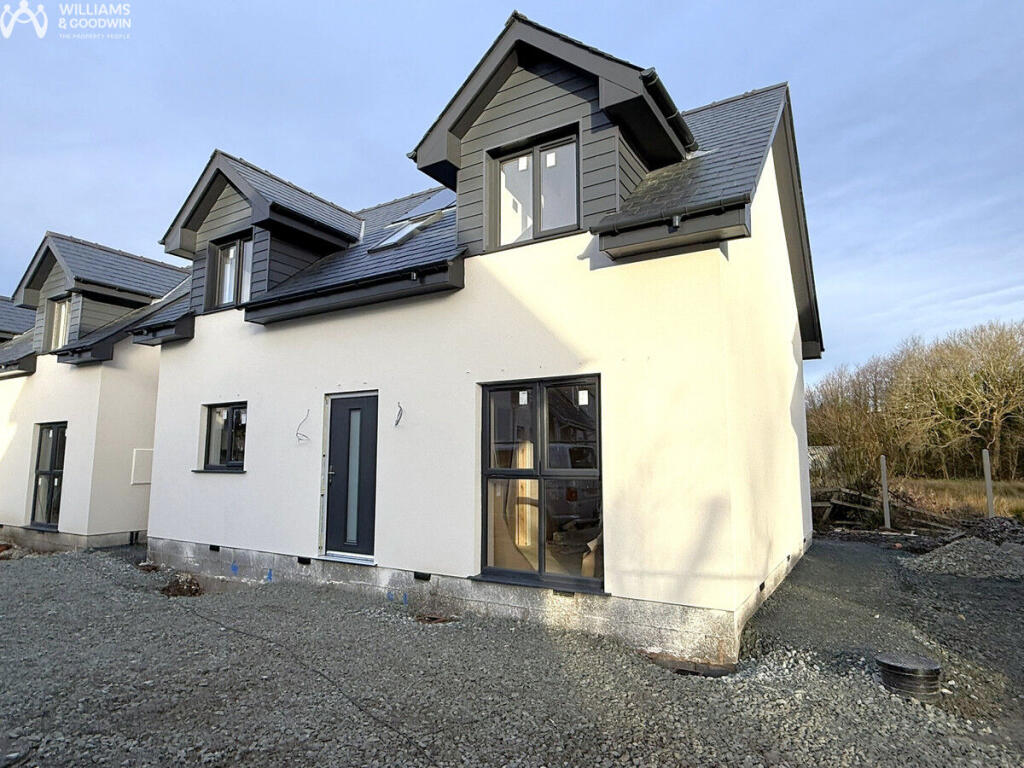 3-bed detached on Llain Capelulo, Gaerwen, Anglesey, LL60, £329,000