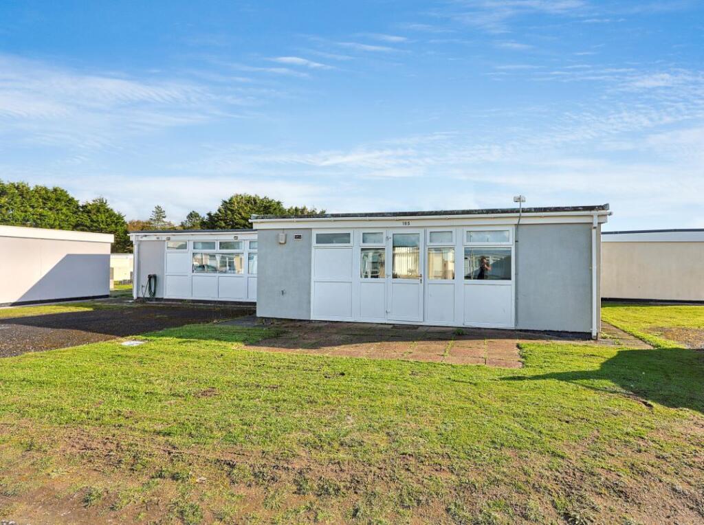 3-bed house on Chalet 185 Carmarthen Bay Holiday Village, Carmarthenshire, Kidwelly, Dyfed, SA17 5HQ, £11,000
