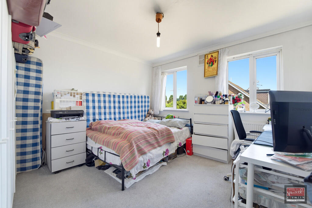 Apartment in Sunbury-on-Thames, Surrey - View 4