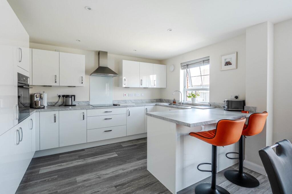 House in Milton Keynes, Eaton Leys, Bletchley and Fenny Stratford - More