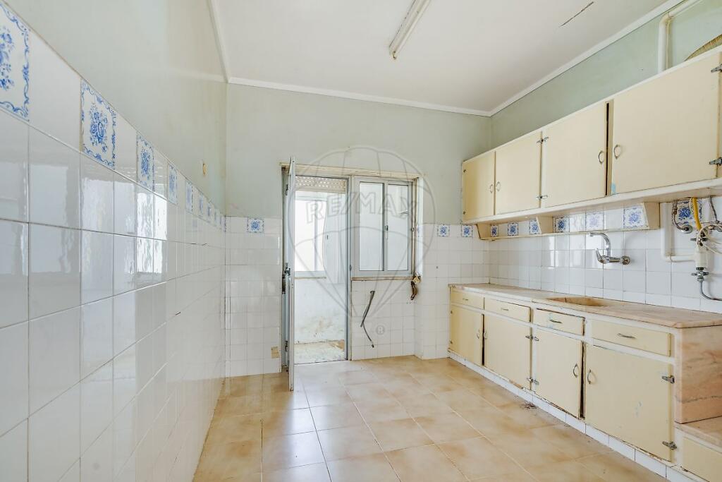 Main image of property: Setúbal, Barreiro