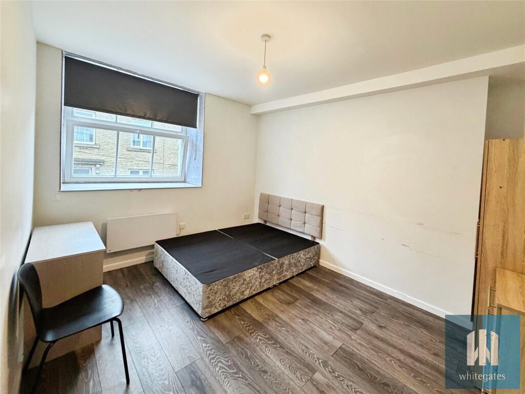 Apartment in Kirklees, West Yorkshire - View 4