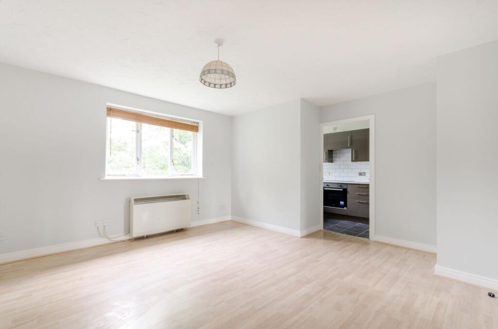 Apartment in Elmbridge, Surrey - View 5