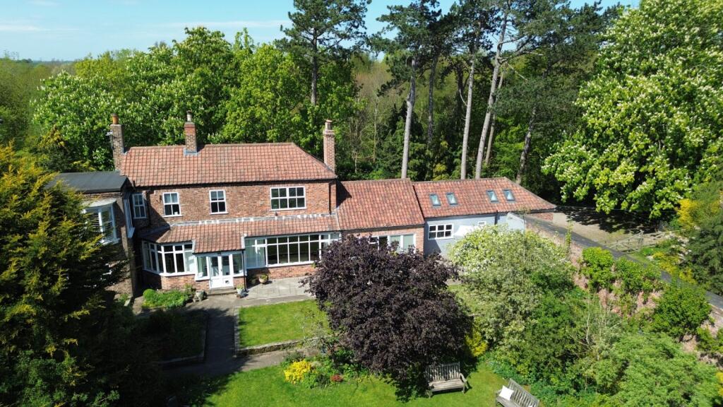 Main image of property: The Cottage, Carlton