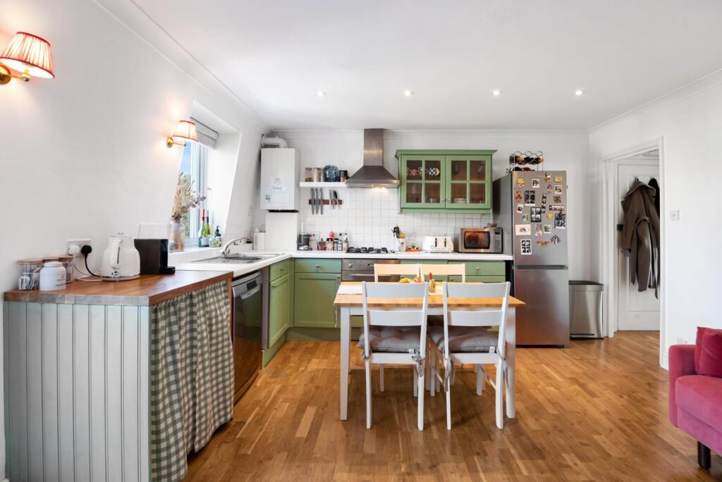 Apartment in London - View 5