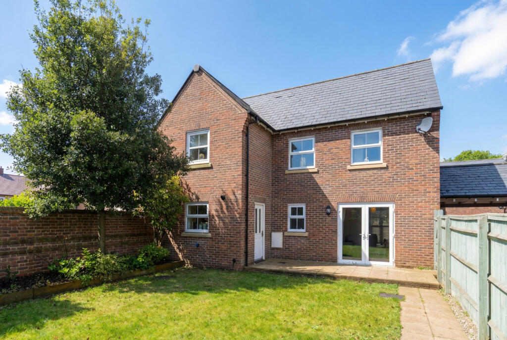 Tucker Close, Stansted, Essex, CM24 photo 3