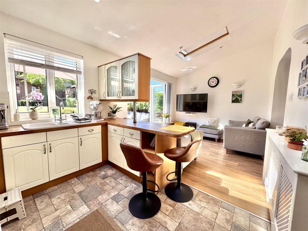 House in Bexleyheath, Barnehurst - More