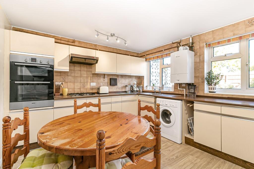 Briars Close, Hatfield, AL10 photo 2