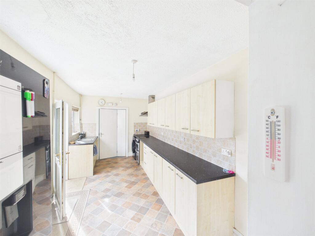 House in Gloucester, Linden - View 3