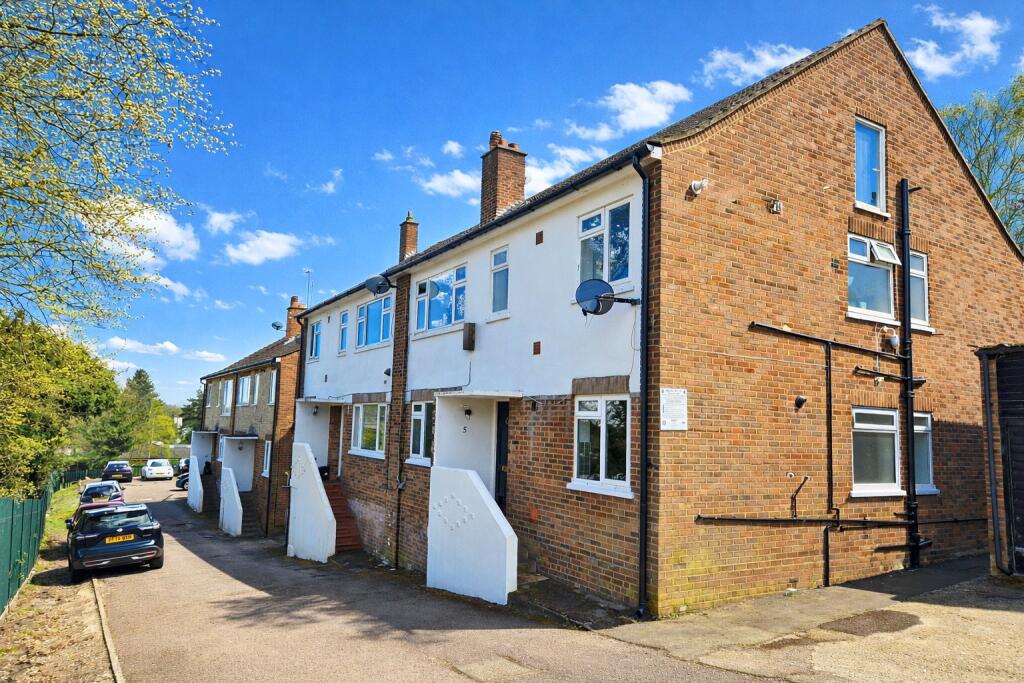 Main image of property: Queen Elizabeth Court, Park Road, High Barnet, EN5