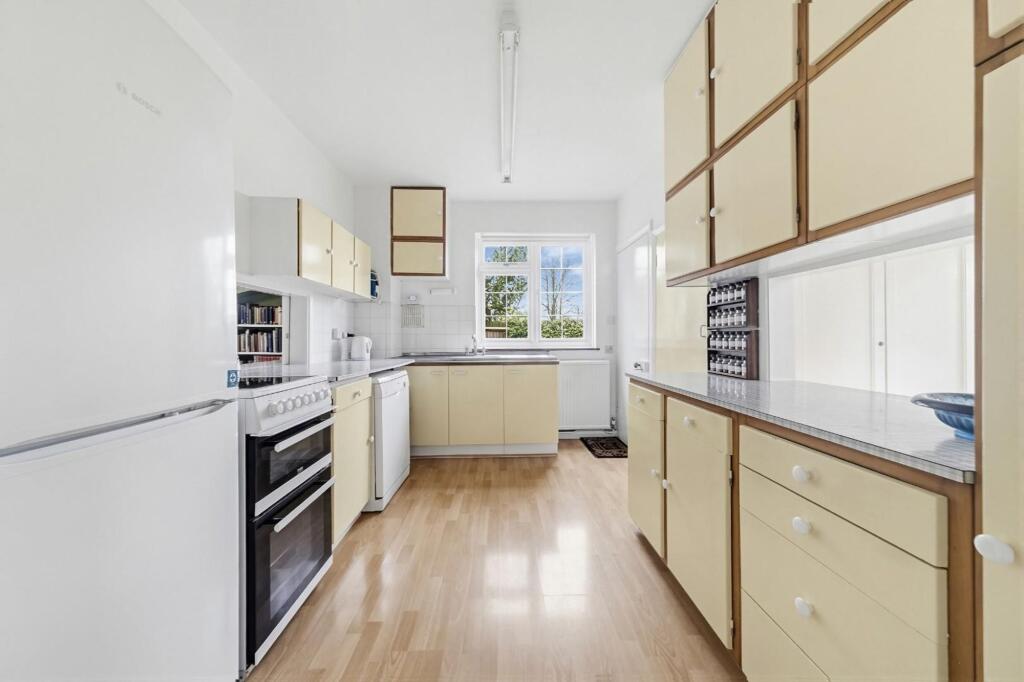 House in Reigate and Banstead, Tadworth - View 4