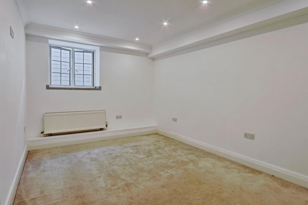 Sea Road, Bournemouth – další