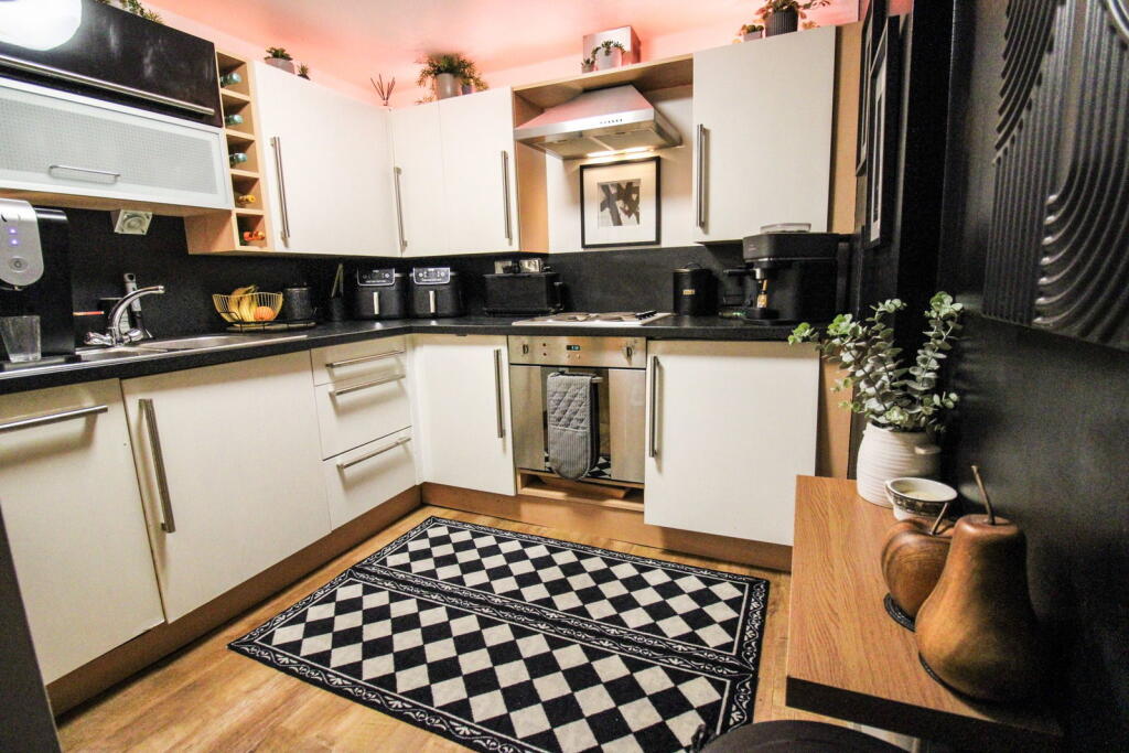 Apartment in Doncaster - View 5