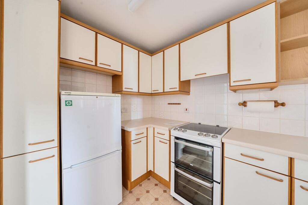 Emmbrook Court, Reading, RG6 - View 2
