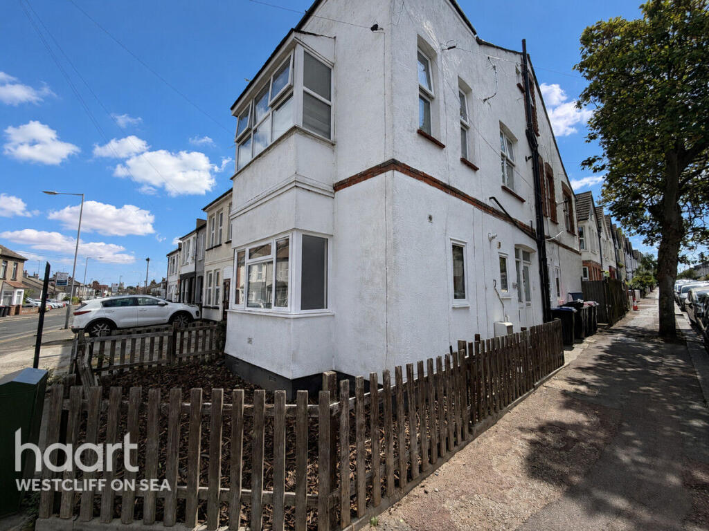 Apartment in Southend-on-Sea, Essex - View 2