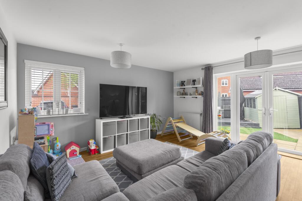 Saffron Way, Little Canfield, Dunmow, Essex, CM6 photo 4