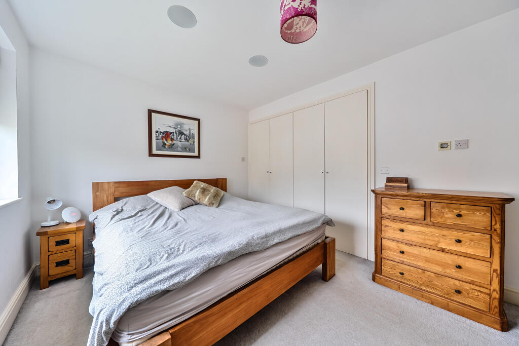 House in Tunbridge Wells, Broadwater Down - More