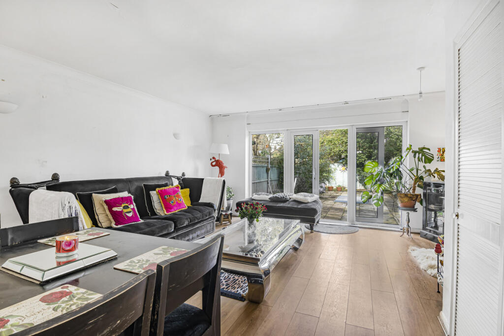 Andrews Close, Buckhurst Hill, IG9 photo 3