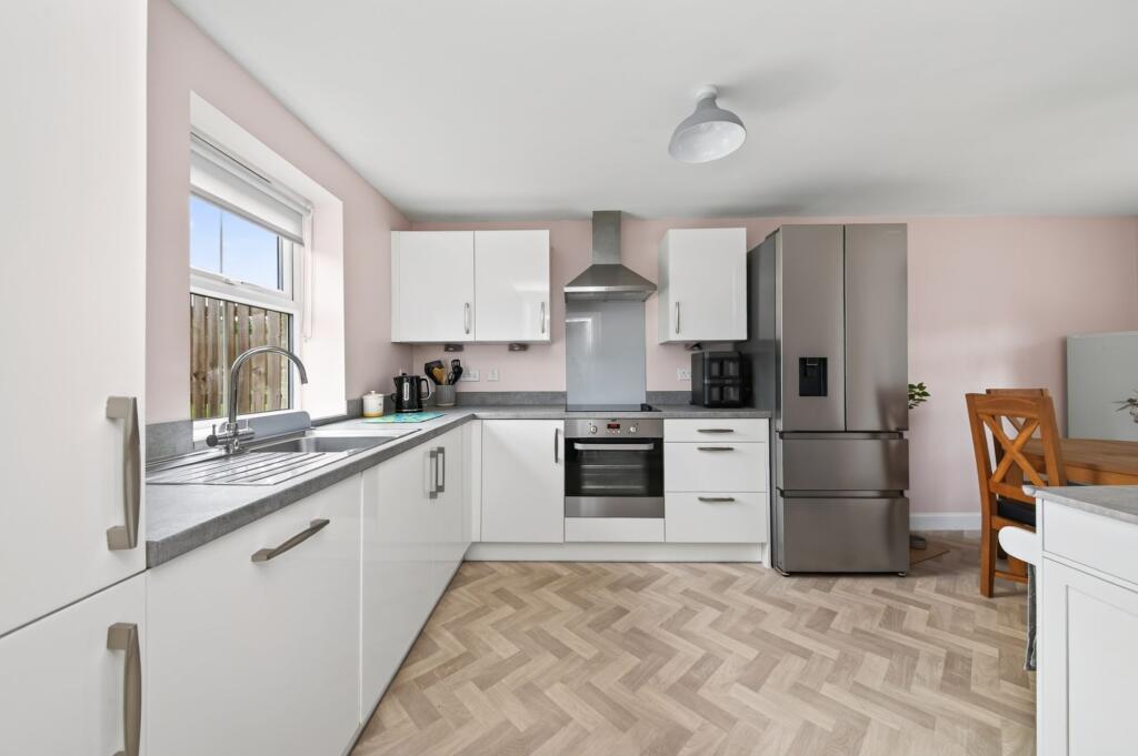 Clitheroe Close, Honley, HD9 photo 4