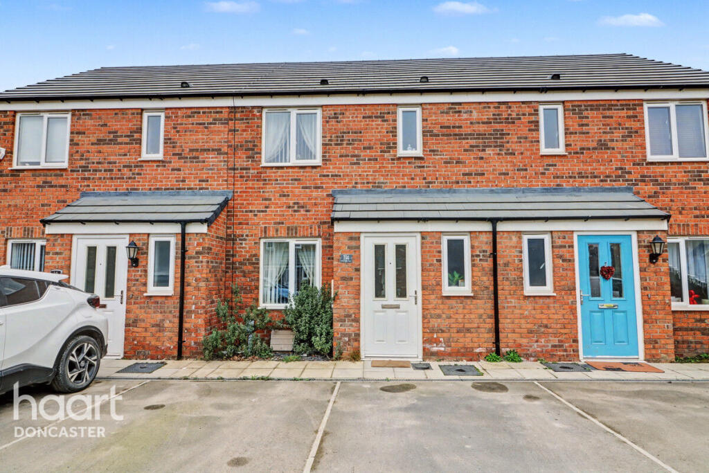 3-bed terraced on Dutchman Way, Doncaster, £195,000