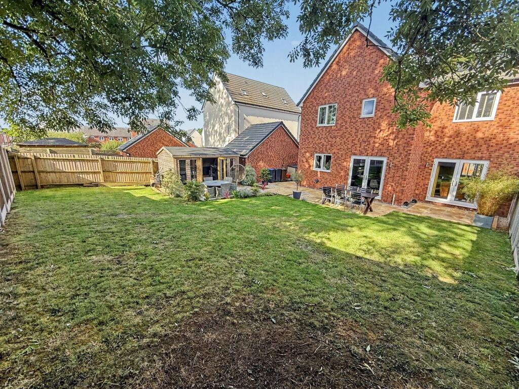 House in Stoke-on-Trent - View 3