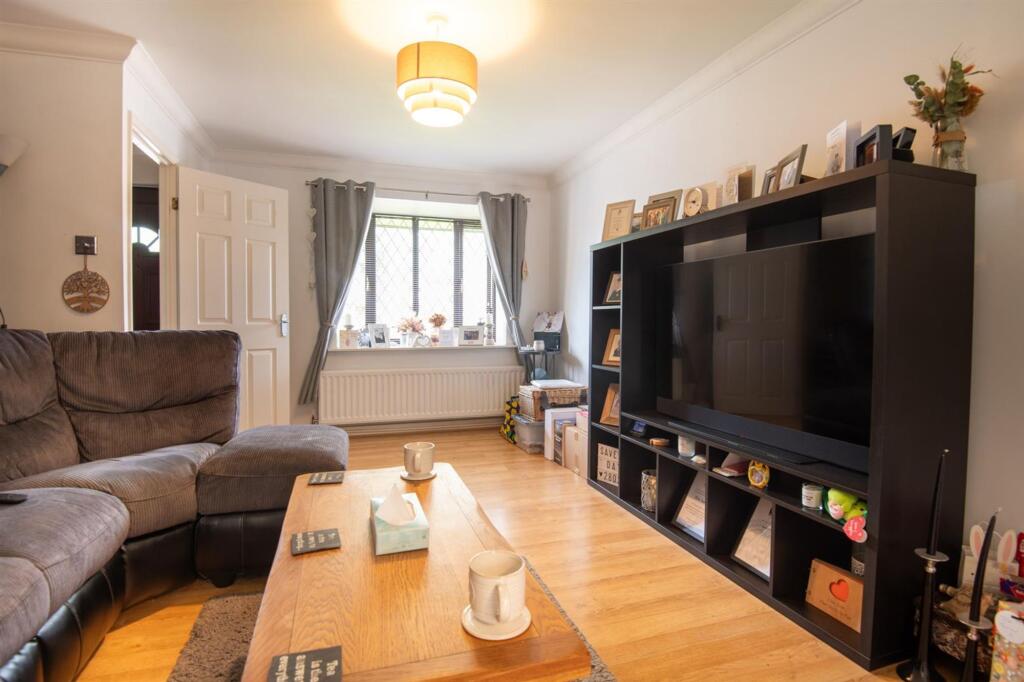 Weldon Close, Wellingborough, NN8 - View 5