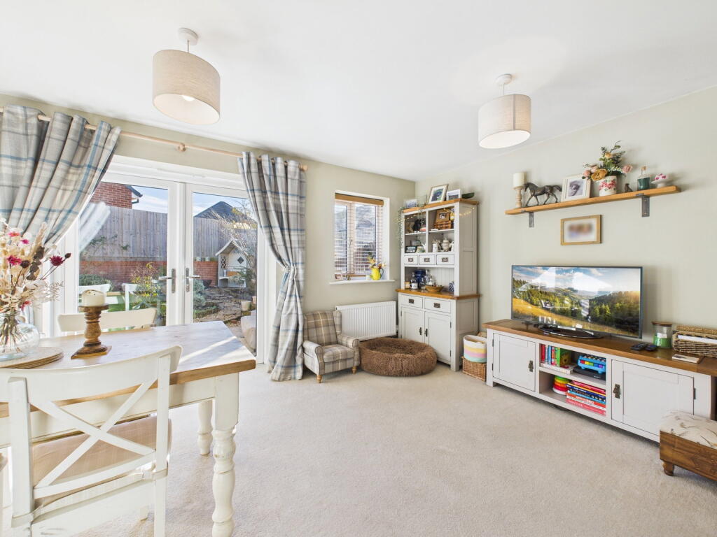 Larkspur Drive, Calne photo 3