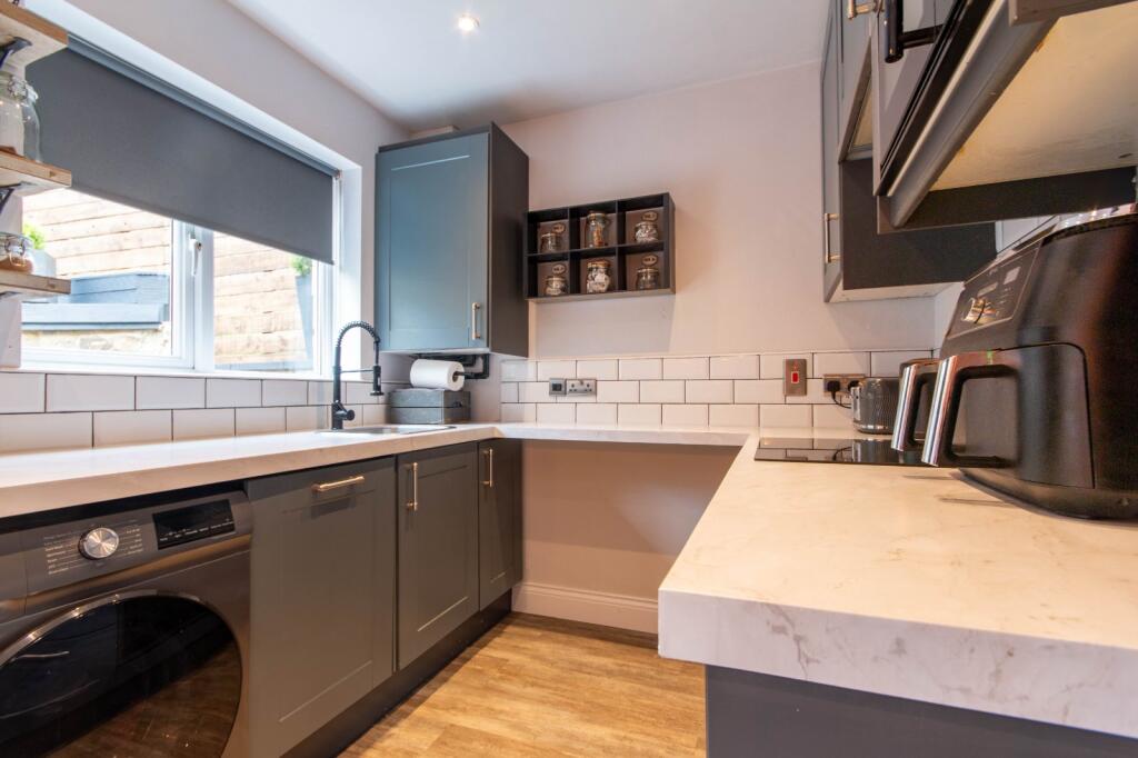 House in Bradford, West Morton, Keighley - View 4