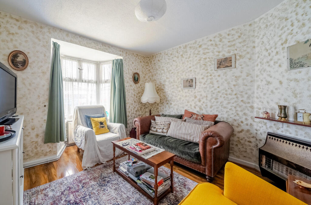 Walnut Avenue, Mansbridge, Southampton, Hampshire, SO18 photo 3
