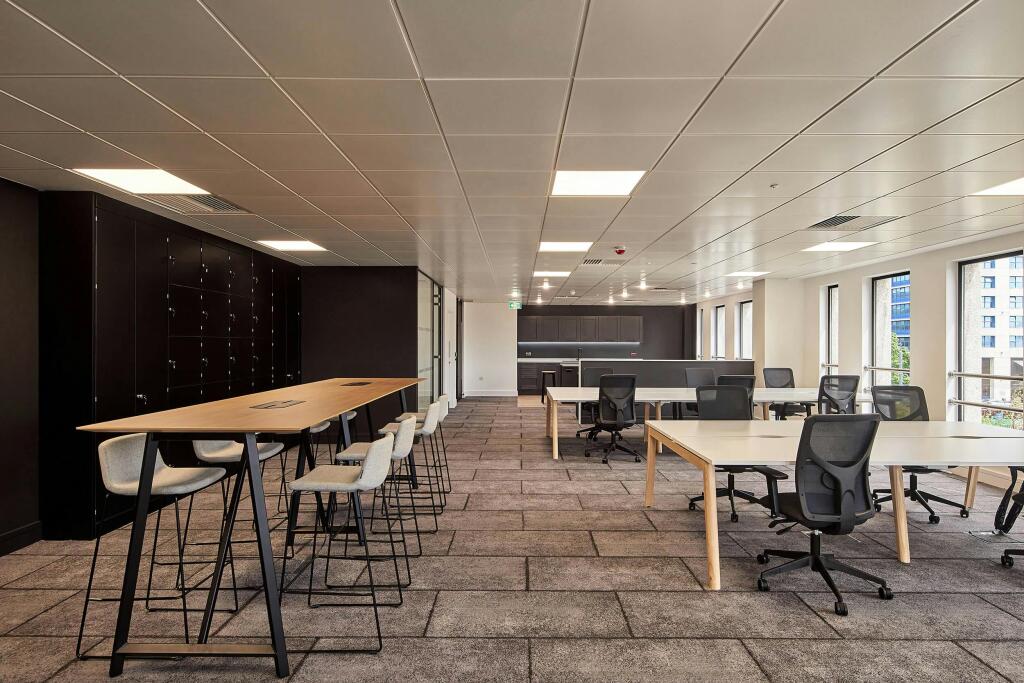 SUITES_DSC_1430_220714_BAR_54 HAGLEY RD_WEB.jpg