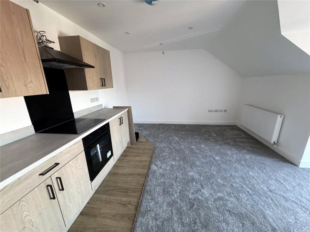Apartment in Nottingham, Crabtree Farm Estate, Cinderhill - View 3