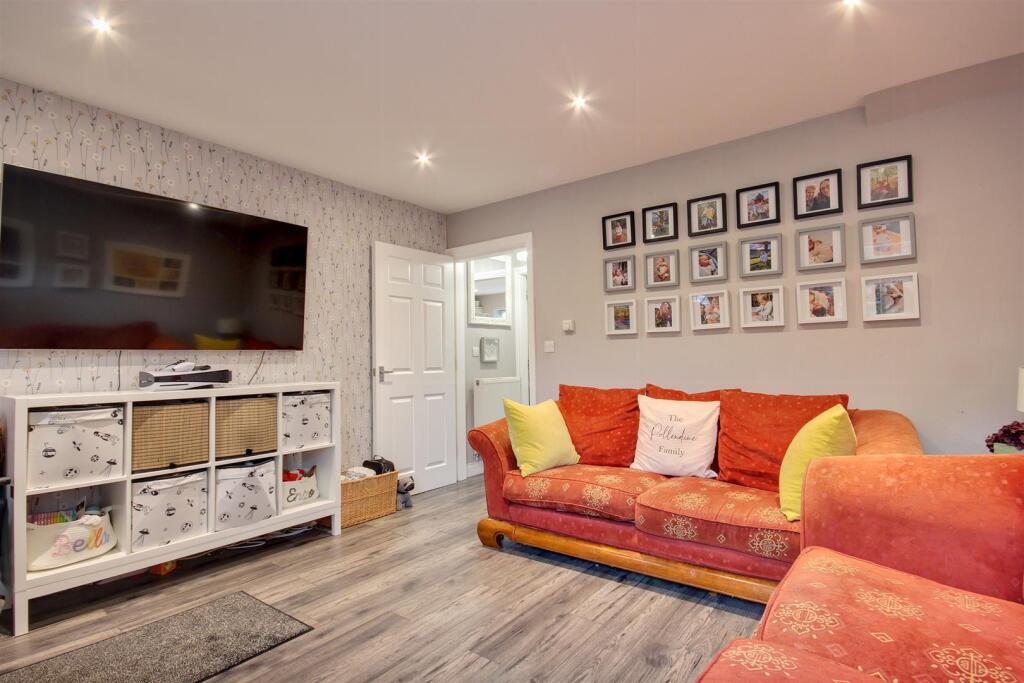 Carnaby Close, Leconfield, Beverley photo 2