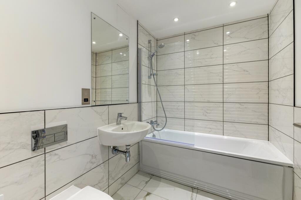 Apartment in Slough - More