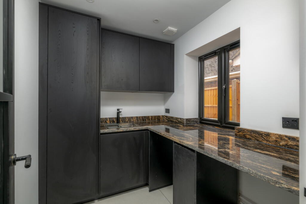 Additional image 16 of Park Rise Close, Harpenden, Hertfordshire, AL5 3AW