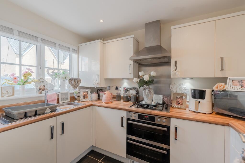 Parker Crescent, Sawtry, Huntingdon, Cambridgeshire, PE28 5WG photo 2