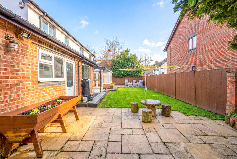 Kent Way, North Worle - SUBSTANTIAL EXTENDED HOME photo 3