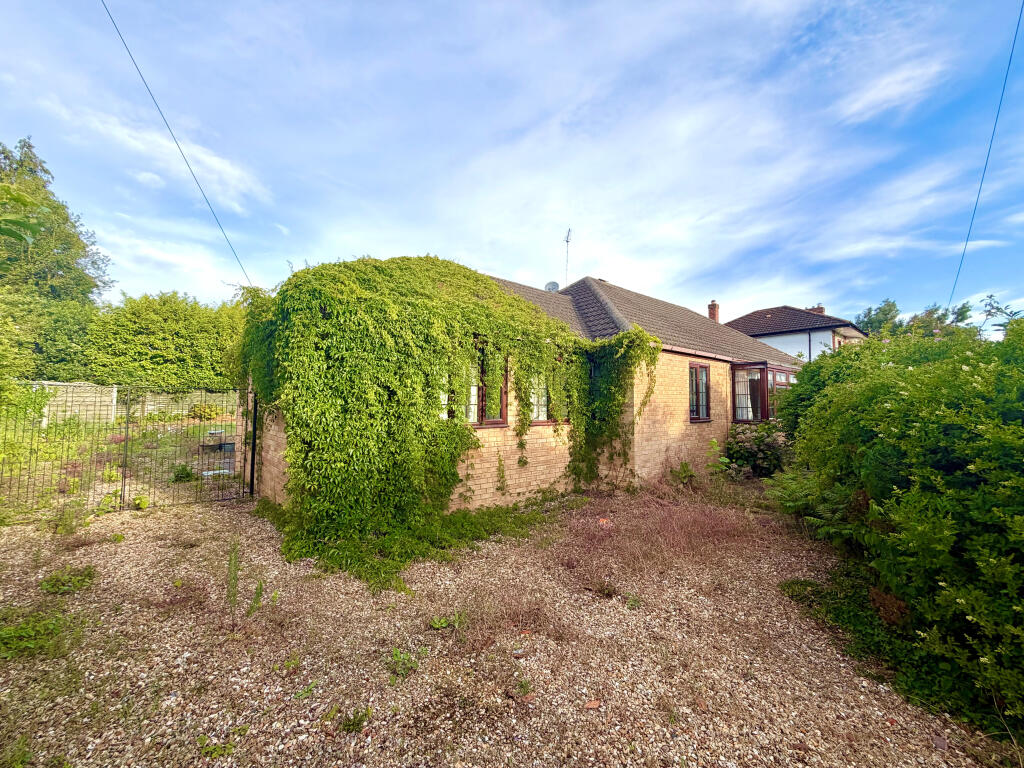 Main image of property: 2 Spinney Lane, Kettering, Northamptonshire, NN15