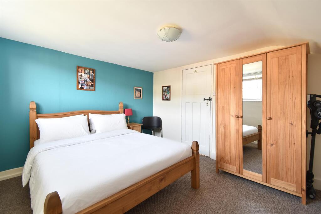 Apartment in Tonbridge - More