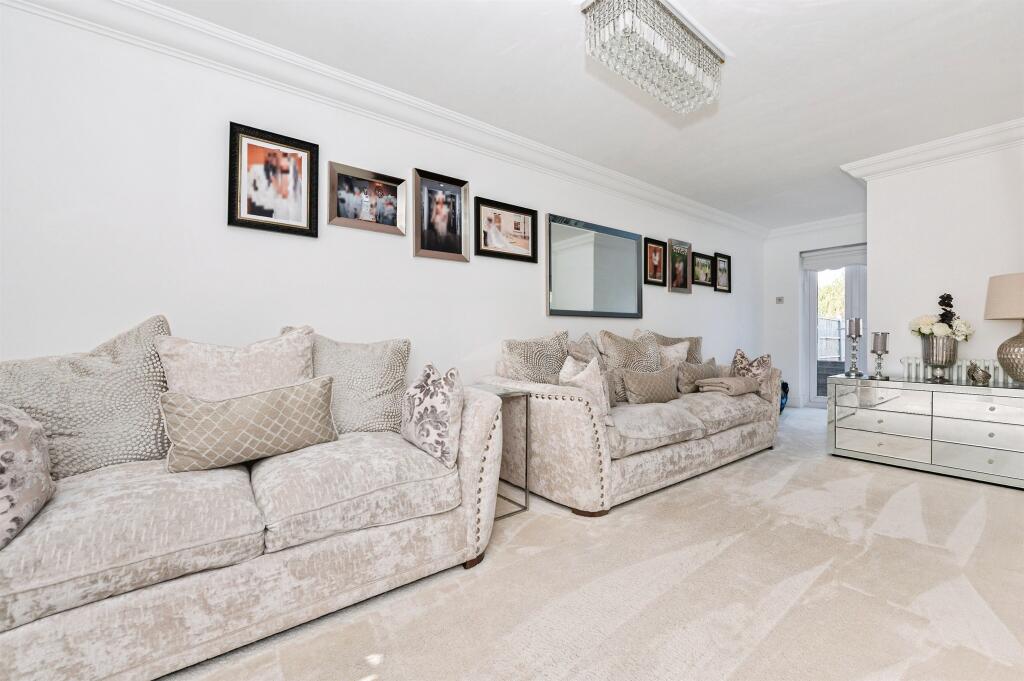 House in Grays, Little Thurrock - View 4