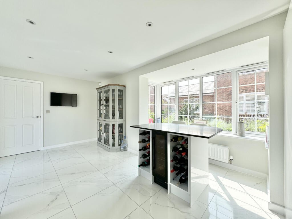 House in Luton - View 4