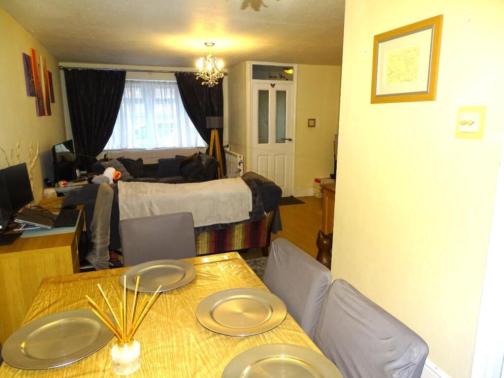 Snowdrop Close, Chelmsford photo 4