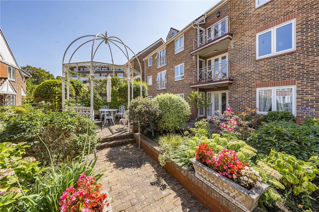 Apartment in Twickenham - More