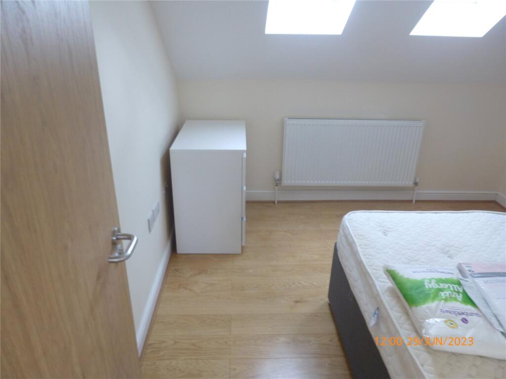 Apartment in Cardiff, Roath - View 4