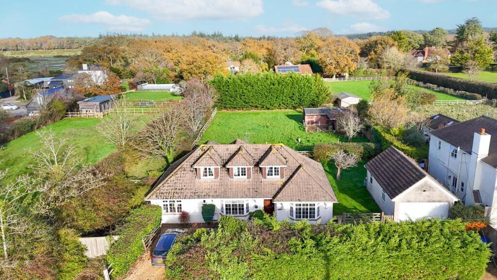 Main image of property: Tiptoe Road, Wootton, BH25